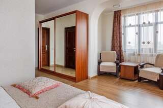 Гостиница Южная Башня Краснодар Большой двухместный номер c 1 кроватью или 2 отдельными кроватями-6